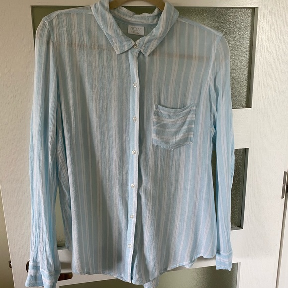 Soft button down - Picture 2 of 9